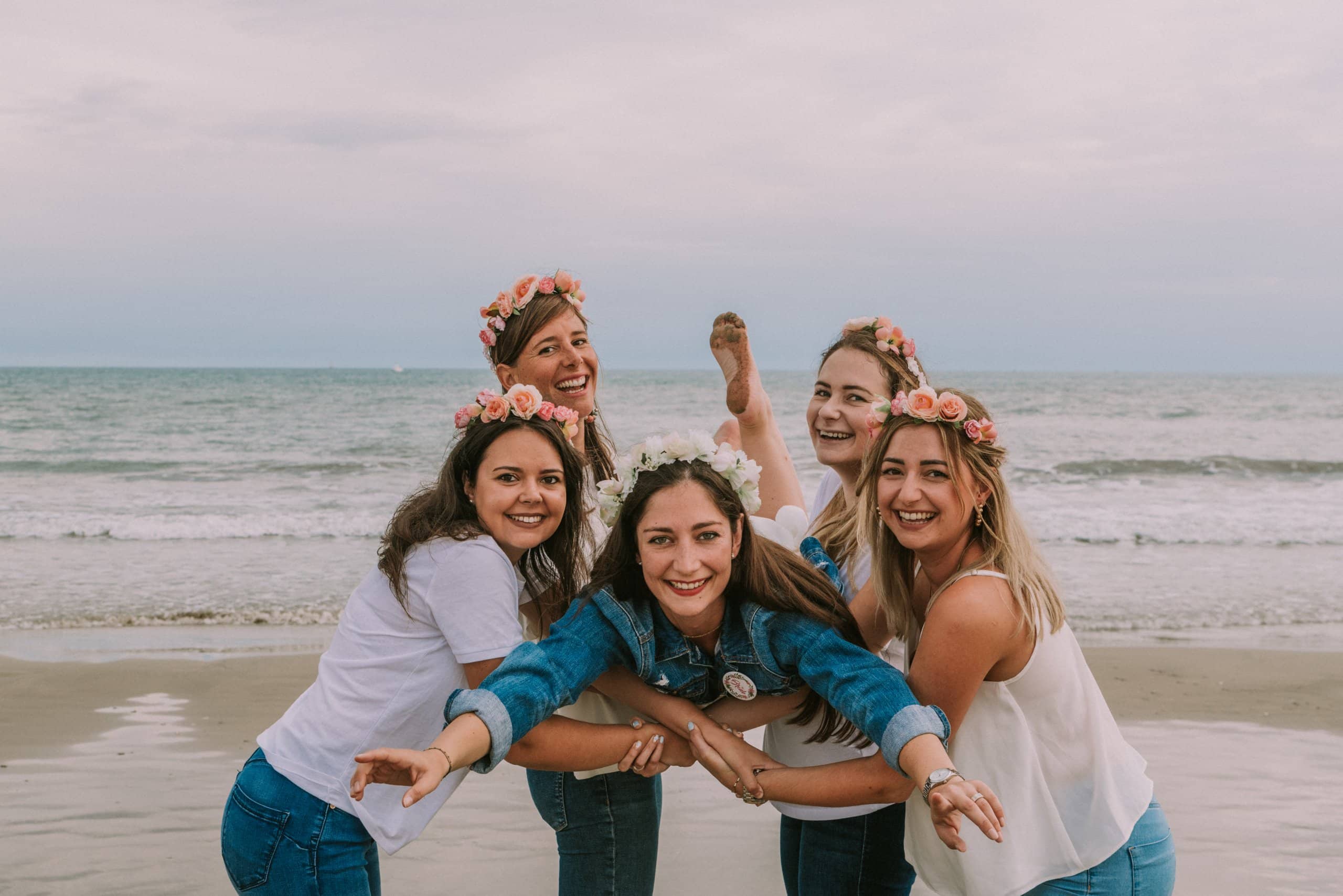 evjf-plage-grande-motte-porte-future-mariee