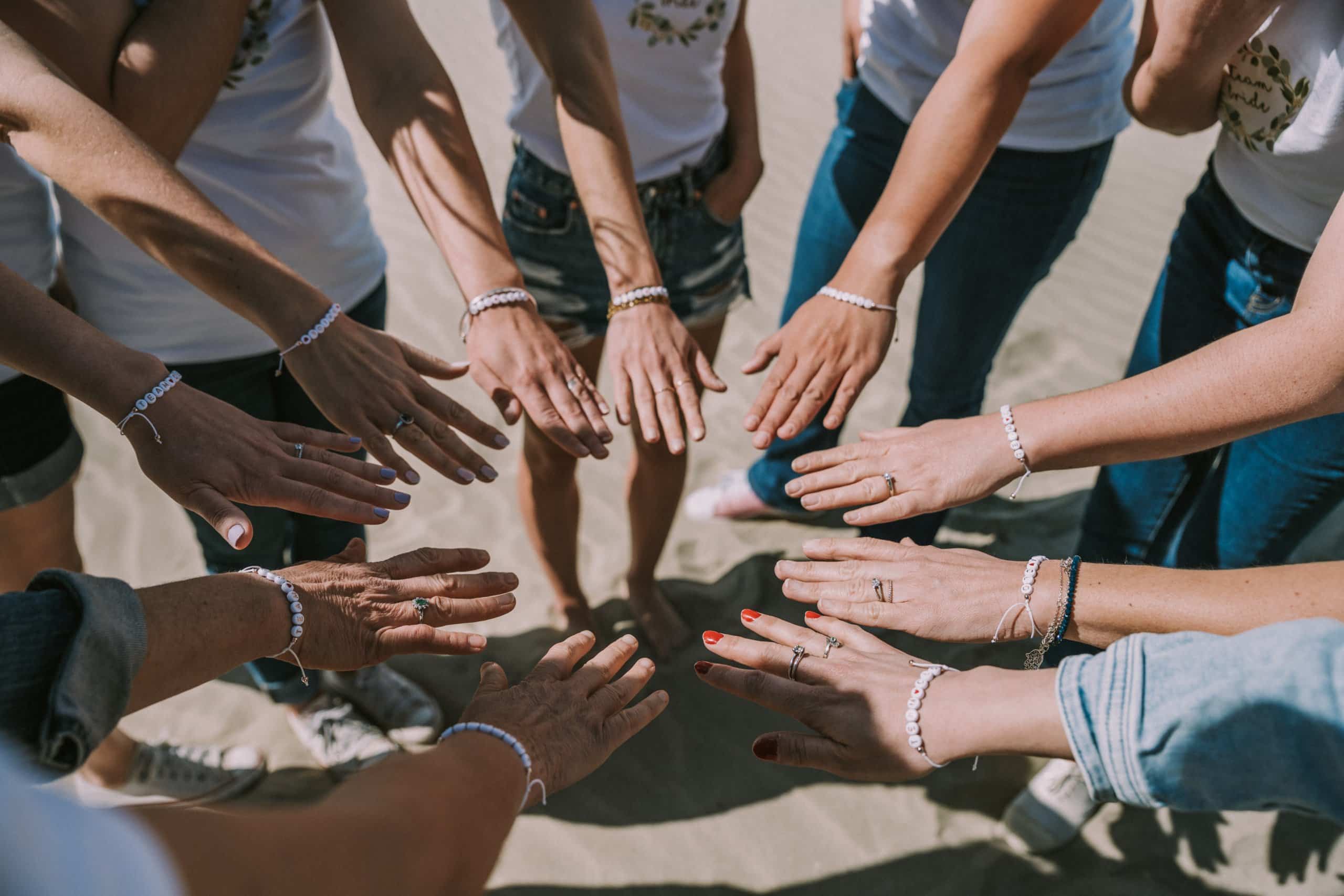 evjf-plage-herault-bracelets-team-bride