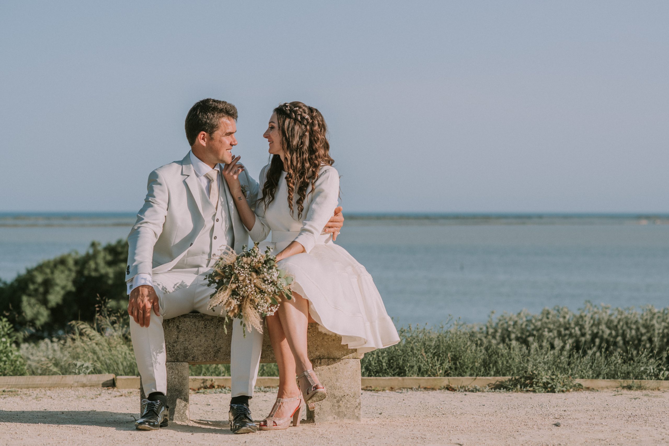 photo d'un couple au bord des étangs Hérault