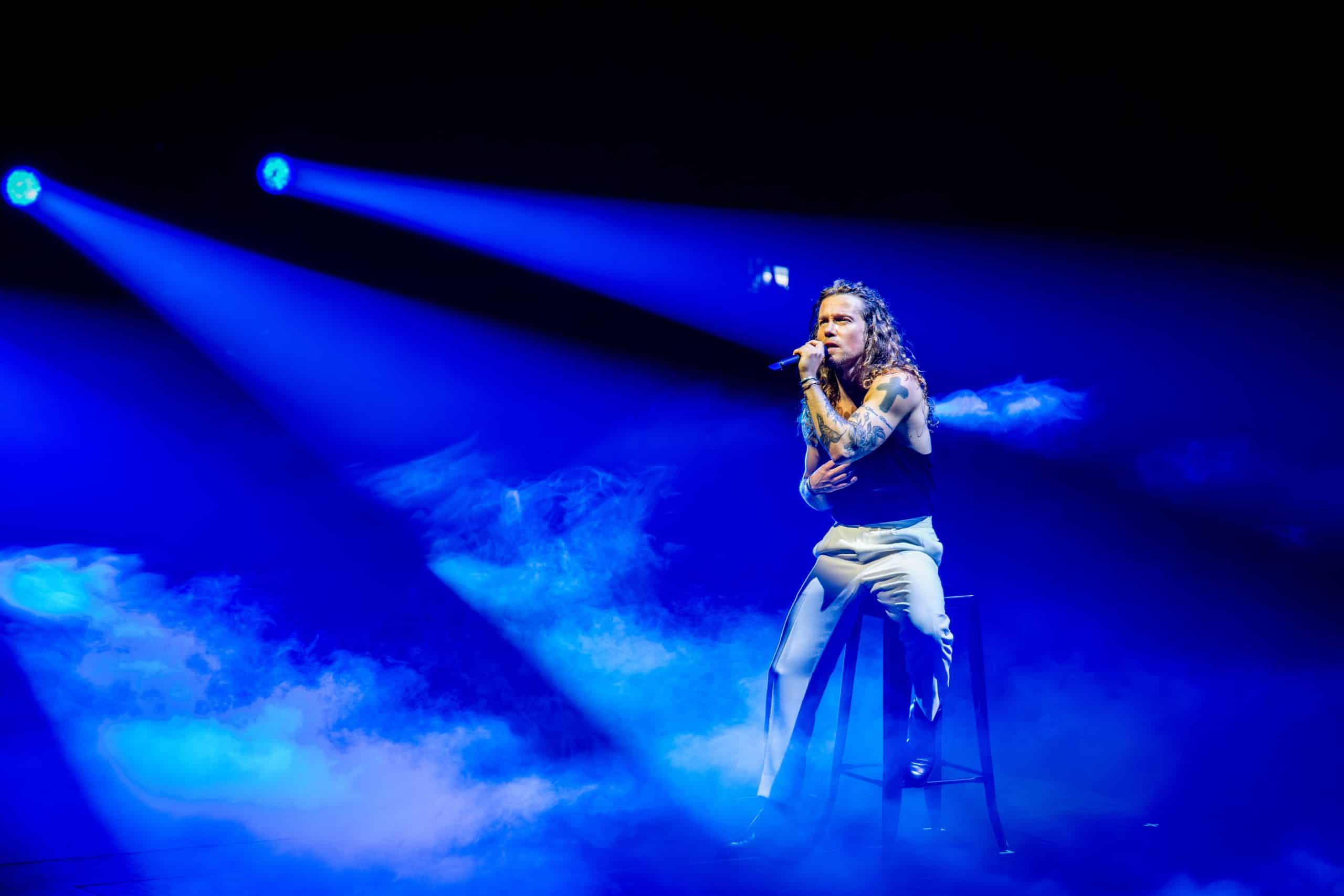 Quand la musique devient émotion : Julien Doré sous les étoiles de l’Arena de Montpellier