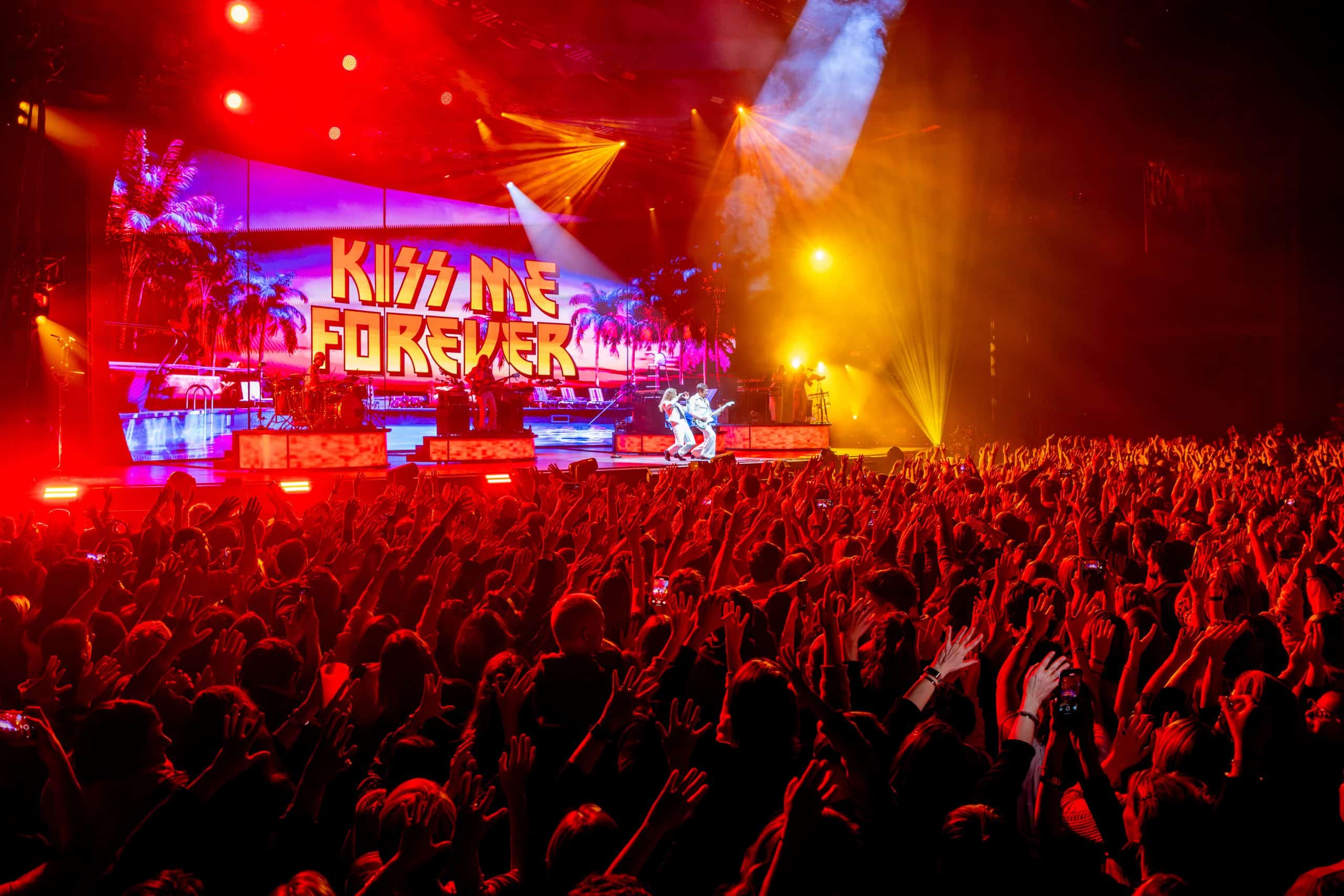 Julien Doré enflamme l’Arena de Montpellier devant un public endiablé