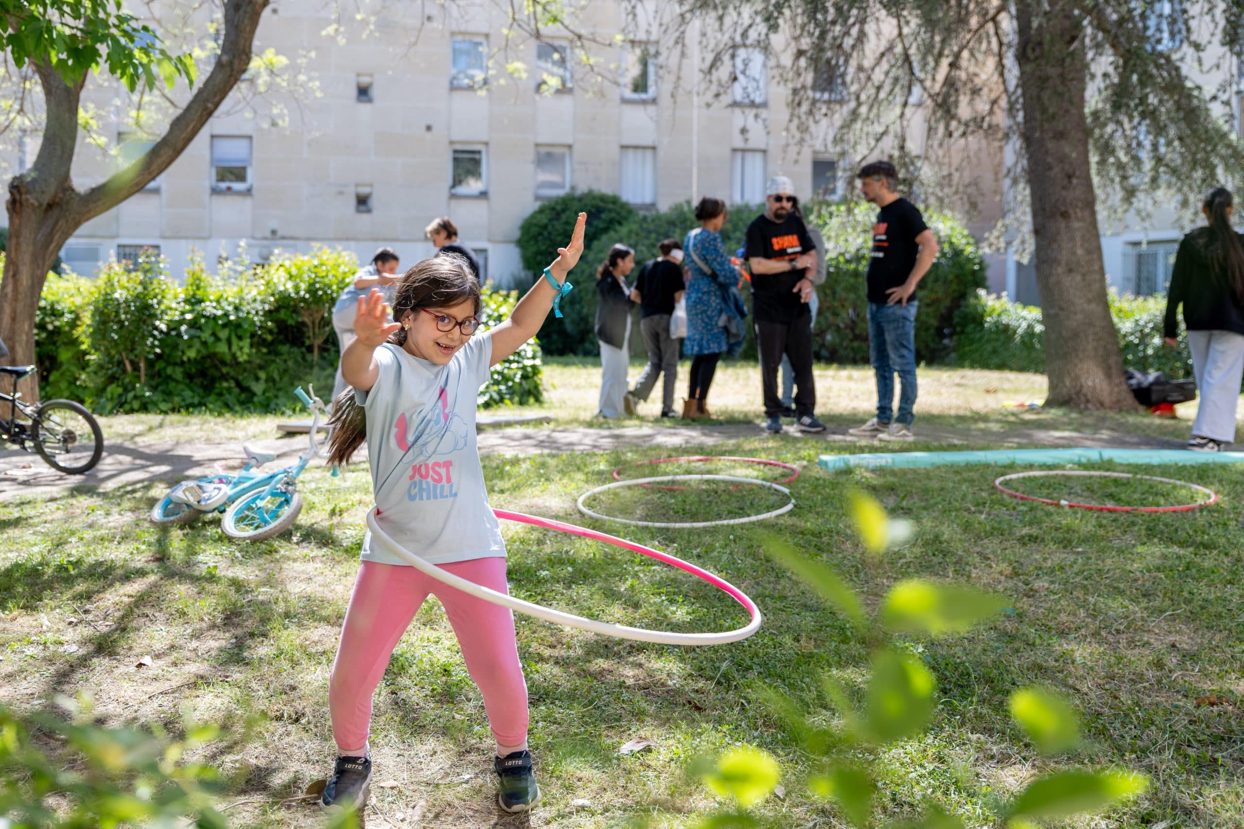 Un moment convivial entre résidents lors de la Fête des locataires d’ICF Habitat