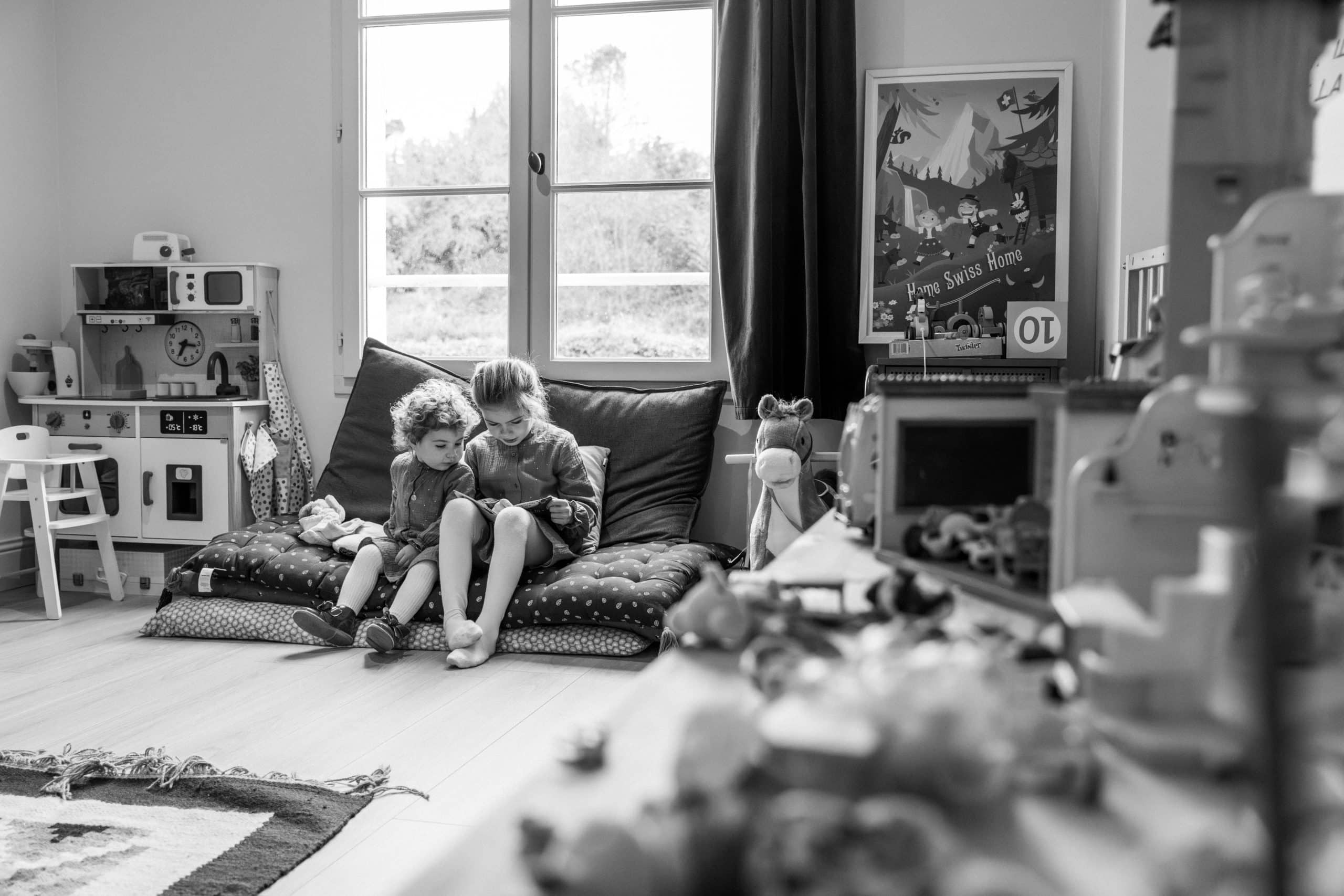 photo famille soeurs lecture castelnau le lez photo famille soeurs lecture castelnau le lez