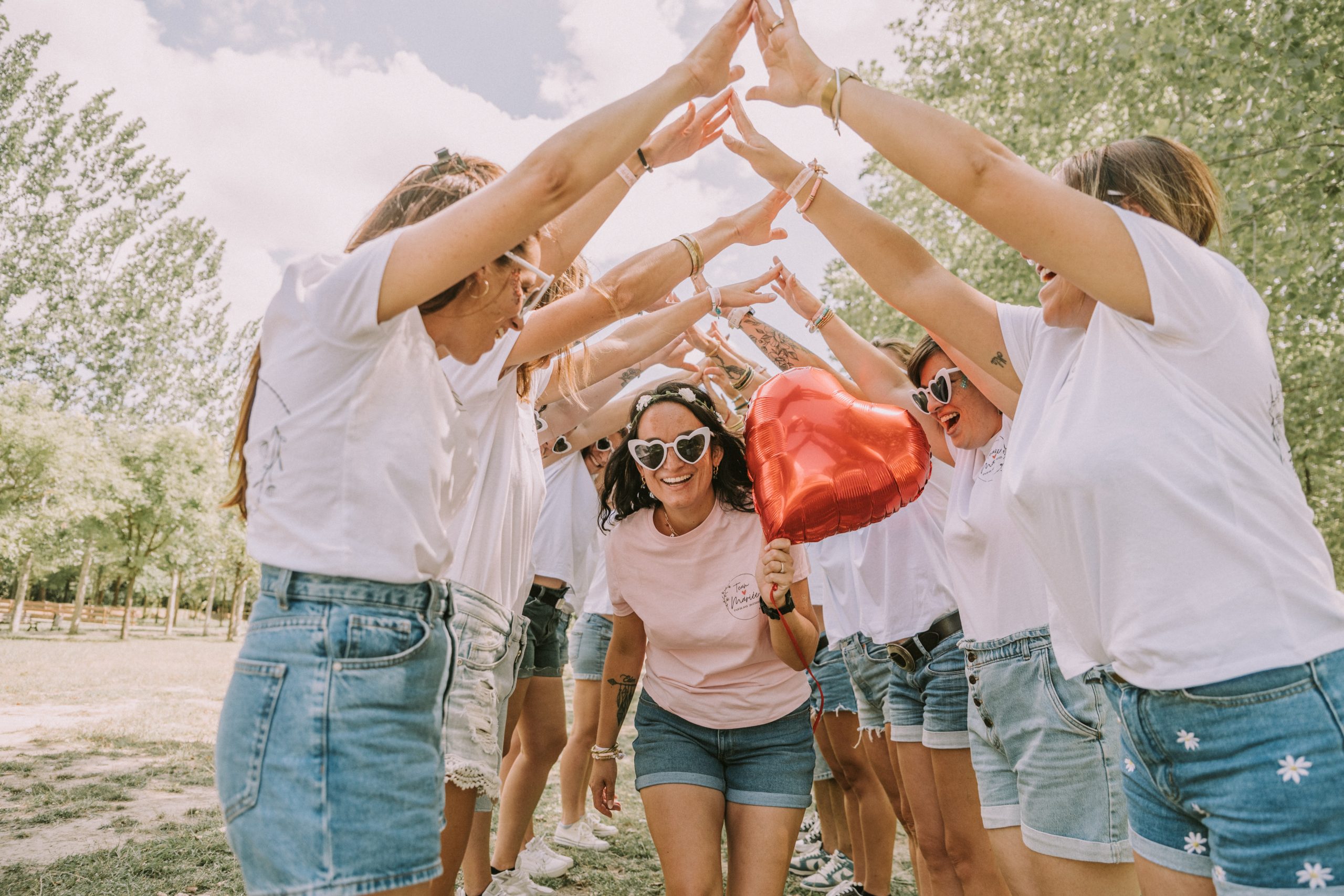 evjf-montpellier-ballon-coeur-haie-dhonneur cecile garou hd 7613